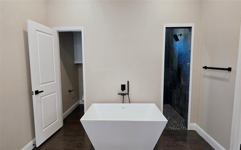 210 Knob Hill Drive, Granbury, TX 76048, 4 Bedrooms Bedrooms, ,2 BathroomsBathrooms,Residential,For Sale,210 Knob Hill Drive,0,21207349