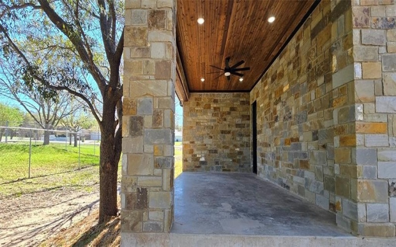 210 Knob Hill Drive, Granbury, TX 76048, 4 Bedrooms Bedrooms, ,2 BathroomsBathrooms,Residential,For Sale,210 Knob Hill Drive,0,21207349