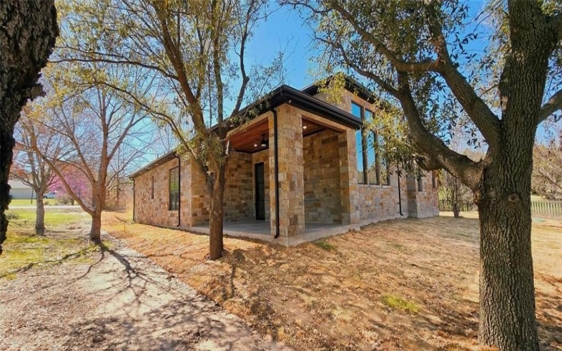 210 Knob Hill Drive, Granbury, TX 76048, 4 Bedrooms Bedrooms, ,2 BathroomsBathrooms,Residential,For Sale,210 Knob Hill Drive,0,21207349