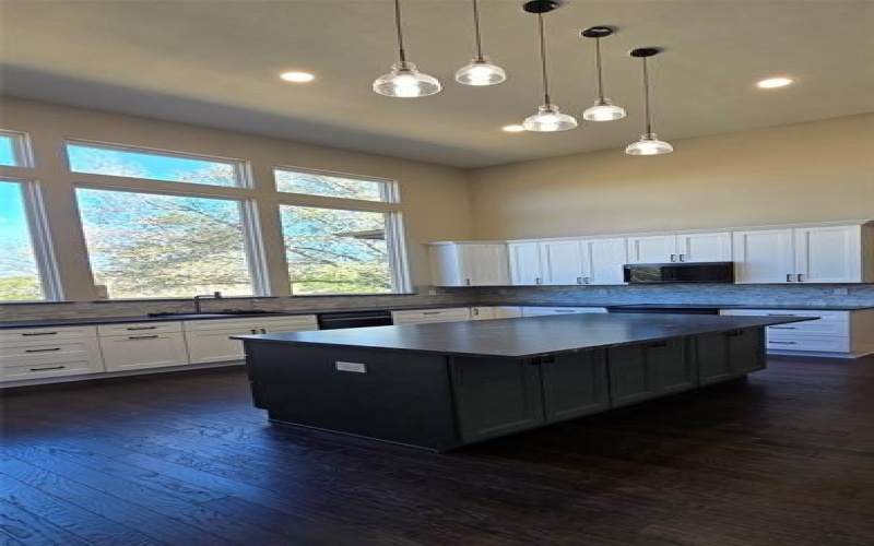 210 Knob Hill Drive, Granbury, TX 76048, 4 Bedrooms Bedrooms, ,2 BathroomsBathrooms,Residential,For Sale,210 Knob Hill Drive,0,21207349