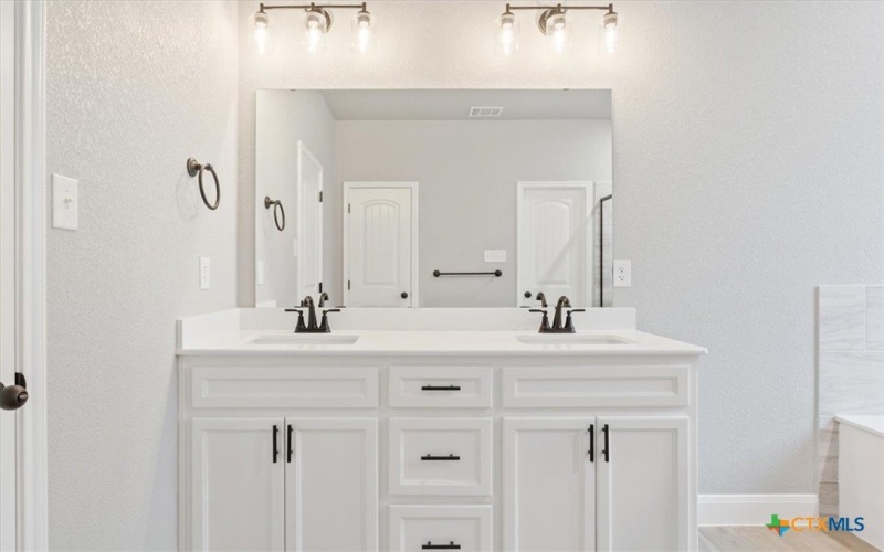 1410 Flatland Trail, Temple, TX 76502, 4 Bedrooms Bedrooms, ,3 BathroomsBathrooms,Residential,For Sale,1410 Flatland Trail,0,581614