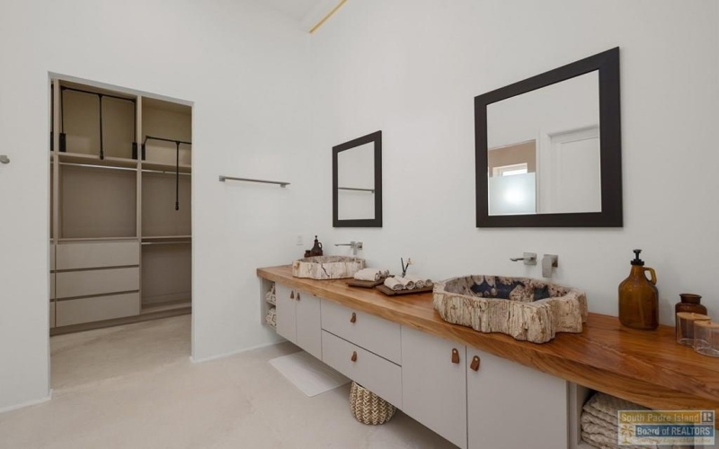 503 Shore Dr., South Padre Island, TX 78597, 9 Bedrooms Bedrooms, ,9 BathroomsBathrooms,Residential,For Sale,503 Shore Dr.,0,106001