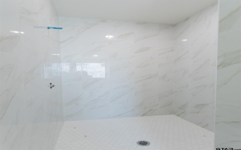 13946 Cedar Vista Lane, Tyler, TX 75704, 4 Habitaciones Habitaciones , ,3 BañosBaños,Residential,En Venta,13946 Cedar Vista Lane,0,26003599