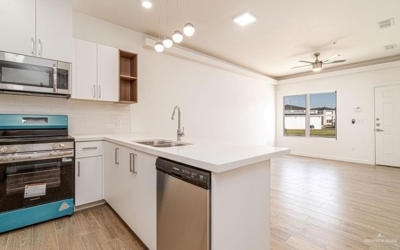 901 E Yuma Avenue, McAllen, TX 78504, 2 Bedrooms Bedrooms, ,2 BathroomsBathrooms,Residential,For Sale,901 E Yuma Avenue,0,498221