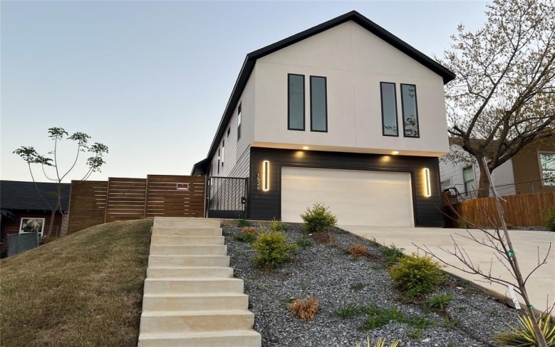 1526 Claude Street, Dallas, TX 75203, 3 Bedrooms Bedrooms, ,2 BathroomsBathrooms,Residential,For Sale,1526 Claude Street,0,21203377