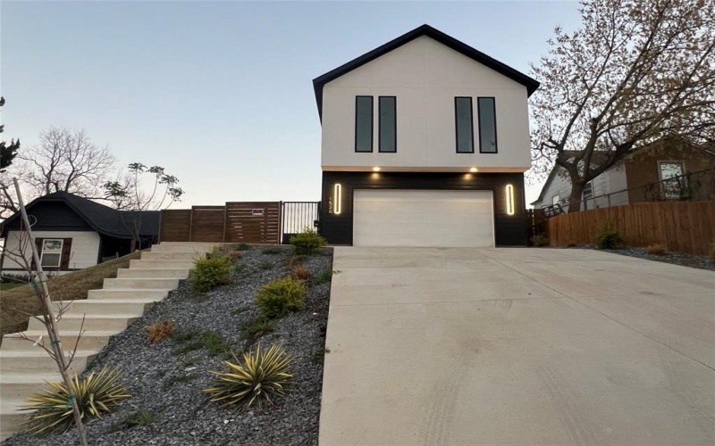 1526 Claude Street, Dallas, TX 75203, 3 Bedrooms Bedrooms, ,2 BathroomsBathrooms,Residential,For Sale,1526 Claude Street,0,21203377