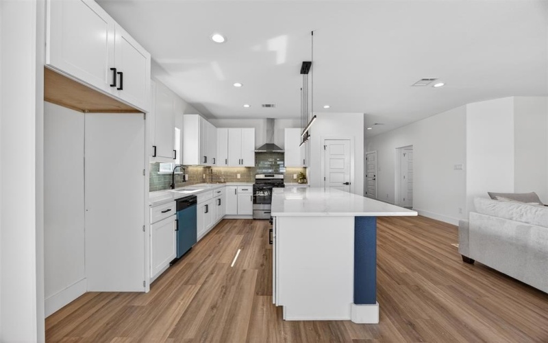 2705 S Jones Street, Fort Worth, TX 76104, 4 Habitaciones Habitaciones , ,3 BañosBaños,Residential,En Venta,2705 S Jones Street,0,21208511