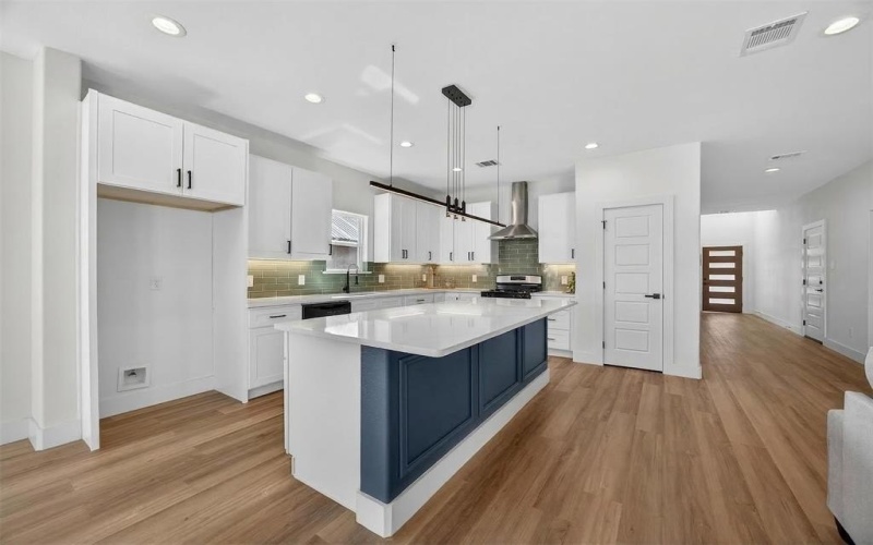 2705 S Jones Street, Fort Worth, TX 76104, 4 Habitaciones Habitaciones , ,3 BañosBaños,Residential,En Venta,2705 S Jones Street,0,21208511