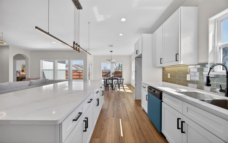 2705 S Jones Street, Fort Worth, TX 76104, 4 Habitaciones Habitaciones , ,3 BañosBaños,Residential,En Venta,2705 S Jones Street,0,21208511