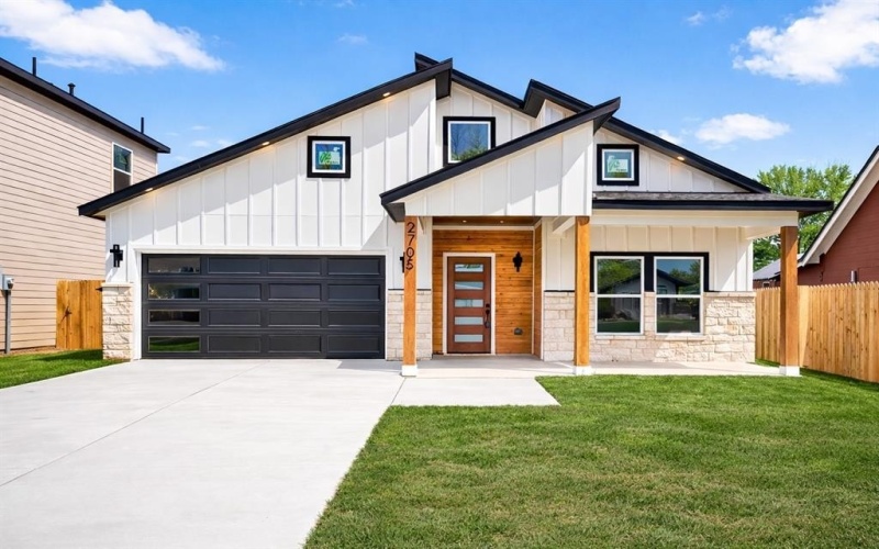 2705 S Jones Street, Fort Worth, TX 76104, 4 Habitaciones Habitaciones , ,3 BañosBaños,Residential,En Venta,2705 S Jones Street,0,21208511