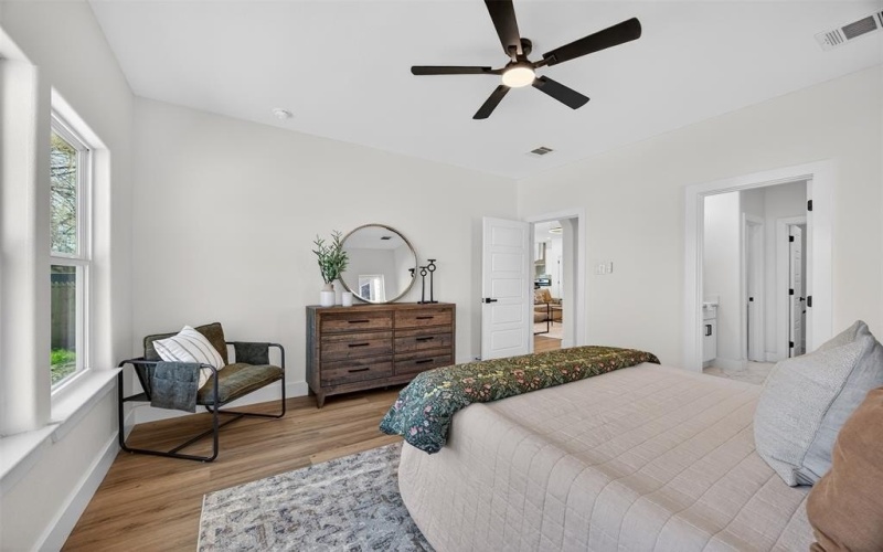 2705 S Jones Street, Fort Worth, TX 76104, 4 Habitaciones Habitaciones , ,3 BañosBaños,Residential,En Venta,2705 S Jones Street,0,21208511