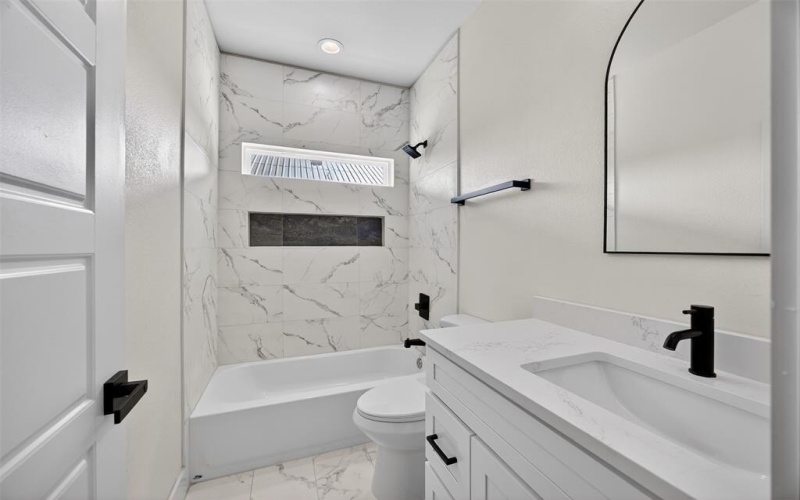 2705 S Jones Street, Fort Worth, TX 76104, 4 Habitaciones Habitaciones , ,3 BañosBaños,Residential,En Venta,2705 S Jones Street,0,21208511