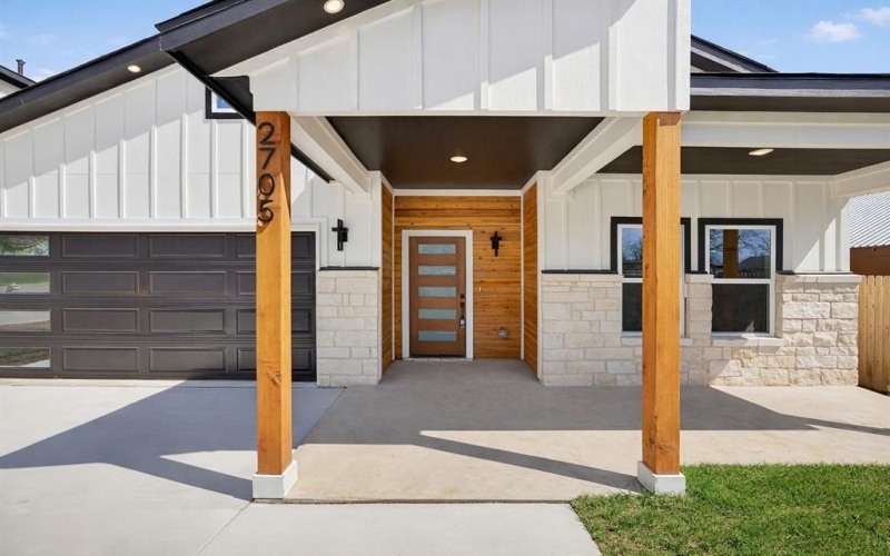 2705 S Jones Street, Fort Worth, TX 76104, 4 Habitaciones Habitaciones , ,3 BañosBaños,Residential,En Venta,2705 S Jones Street,0,21208511