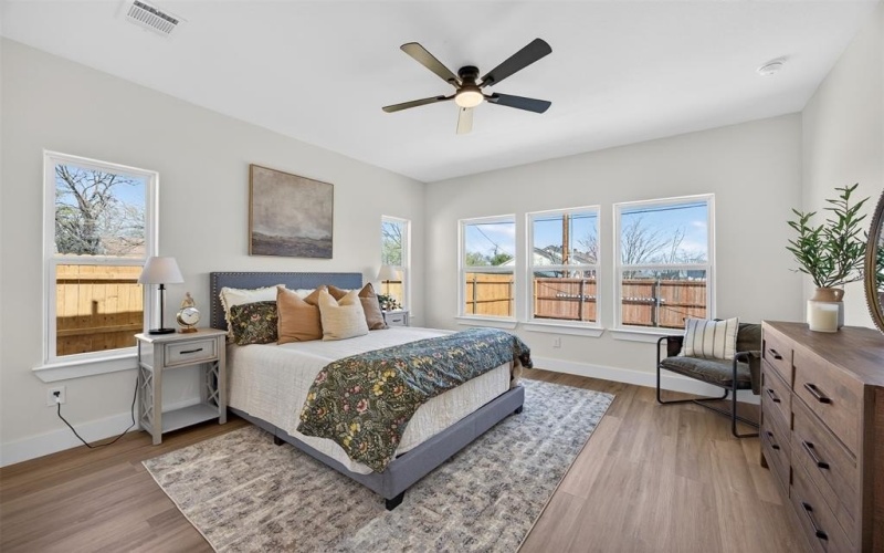 2705 S Jones Street, Fort Worth, TX 76104, 4 Habitaciones Habitaciones , ,3 BañosBaños,Residential,En Venta,2705 S Jones Street,0,21208511