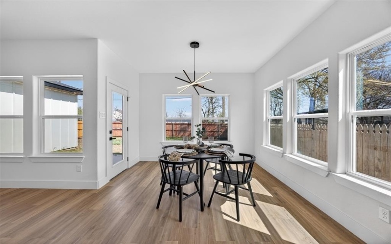 2705 S Jones Street, Fort Worth, TX 76104, 4 Habitaciones Habitaciones , ,3 BañosBaños,Residential,En Venta,2705 S Jones Street,0,21208511