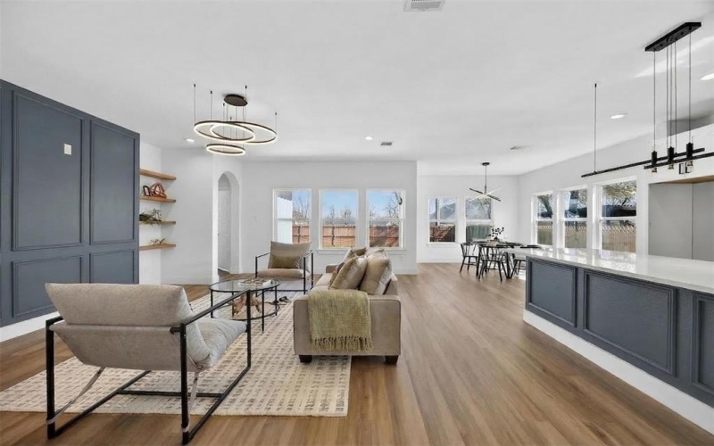 2705 S Jones Street, Fort Worth, TX 76104, 4 Habitaciones Habitaciones , ,3 BañosBaños,Residential,En Venta,2705 S Jones Street,0,21208511