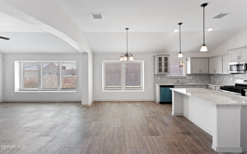 1421 Summer Storm Place, El Paso, TX 79928, 4 Habitaciones Habitaciones , ,2 BañosBaños,Residential,En Venta,1421 Summer Storm Place,0,940271