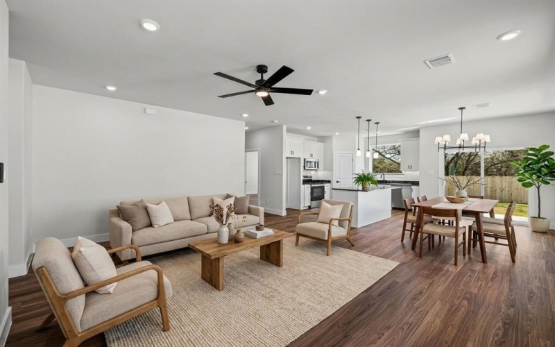 1529 Corona Drive, Granbury, TX 76048, 3 Bedrooms Bedrooms, ,2 BathroomsBathrooms,Residential,For Sale,1529 Corona Drive,0,21208057