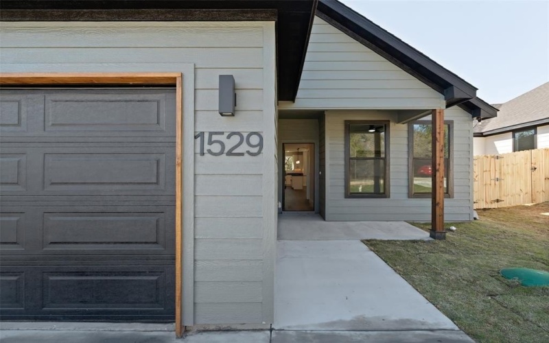 1529 Corona Drive, Granbury, TX 76048, 3 Bedrooms Bedrooms, ,2 BathroomsBathrooms,Residential,For Sale,1529 Corona Drive,0,21208057