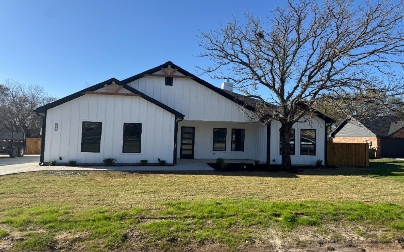1106 E Sixth Street, Springtown, TX 76082, 4 Bedrooms Bedrooms, ,2 BathroomsBathrooms,Residential,For Sale,1106 E Sixth Street,0,21208076