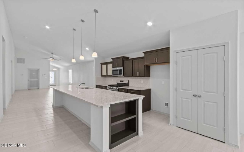 1376 Summer Enclave Place, El Paso, TX 79928, 4 Bedrooms Bedrooms, ,3 BathroomsBathrooms,Residential,For Sale,1376 Summer Enclave Place,0,939763