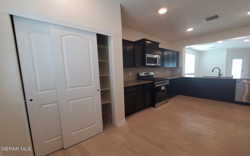 12717 Carefree Avenue, El Paso, TX 79928, 4 Bedrooms Bedrooms, ,2 BathroomsBathrooms,Residential,For Sale,12717 Carefree Avenue,0,940324