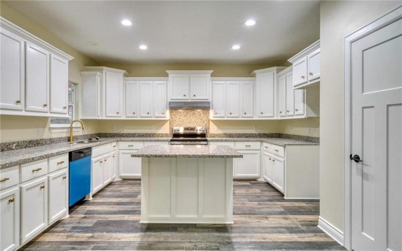 1112 Holly Springs Street, Huntsville, TX 77320, 3 Habitaciones Habitaciones , ,2 BañosBaños,Residential,En Venta,1112 Holly Springs Street,0,26003241