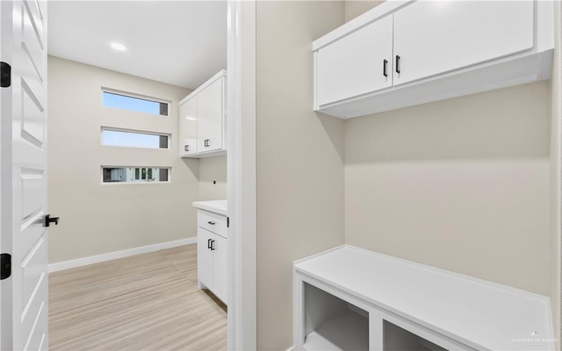 5805 N Playa Del Sol Street, Edinburg, TX 78542, 3 Bedrooms Bedrooms, ,2 BathroomsBathrooms,Residential,For Sale,5805 N Playa Del Sol Street,0,498293