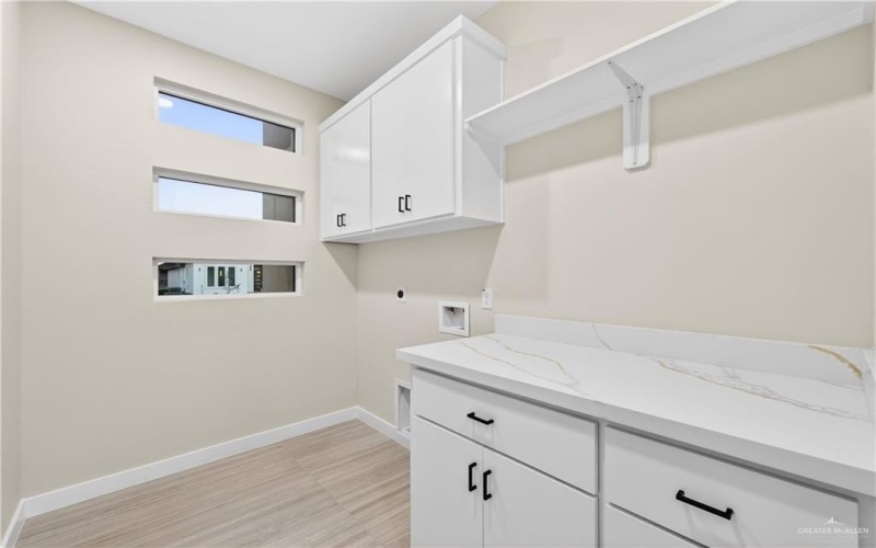 5805 N Playa Del Sol Street, Edinburg, TX 78542, 3 Bedrooms Bedrooms, ,2 BathroomsBathrooms,Residential,For Sale,5805 N Playa Del Sol Street,0,498293