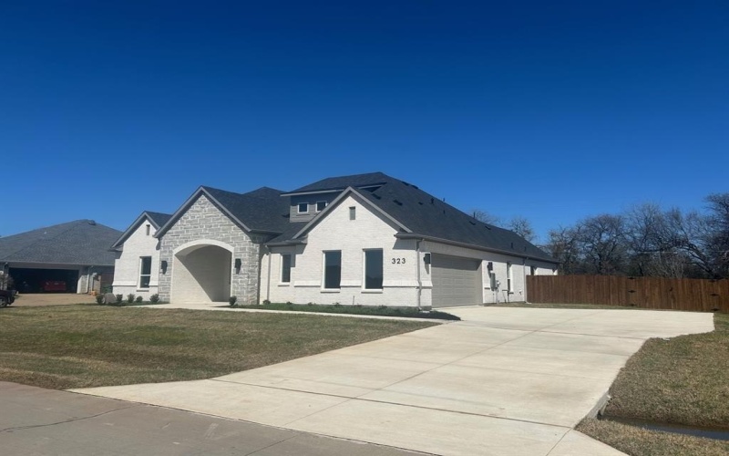 323 Lakecrest Drive, Lakewood Village, TX 75068, 4 Habitaciones Habitaciones , ,2 BañosBaños,Residential,En Venta,323 Lakecrest Drive,0,21202234