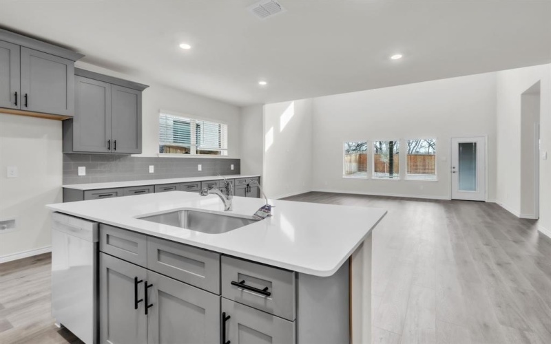 9425 Gossamer St, McKinney, TX 75071, 5 Bedrooms Bedrooms, ,3 BathroomsBathrooms,Residential,For Sale,9425 Gossamer St,0,21210201