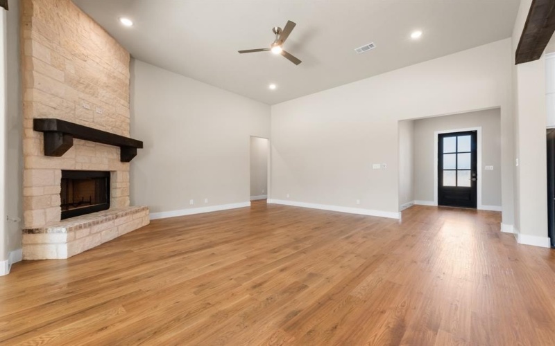 1040 Julian Drive, Van Alstyne, TX 75495, 4 Bedrooms Bedrooms, ,2 BathroomsBathrooms,Residential,For Sale,1040 Julian Drive,20699265