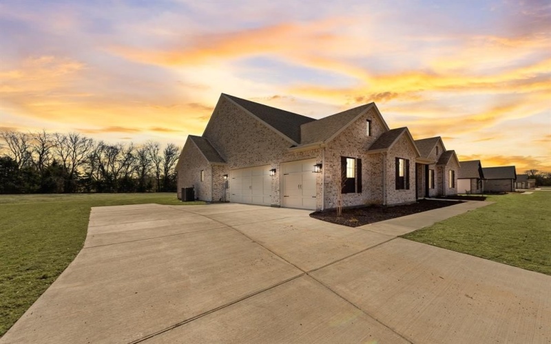 1040 Julian Drive, Van Alstyne, TX 75495, 4 Bedrooms Bedrooms, ,2 BathroomsBathrooms,Residential,For Sale,1040 Julian Drive,20699265