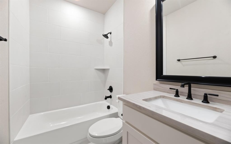 1080 Julian Drive, Van Alstyne, TX 75495, 3 Bedrooms Bedrooms, ,3 BathroomsBathrooms,Residential,For Sale,1080 Julian Drive,20699296