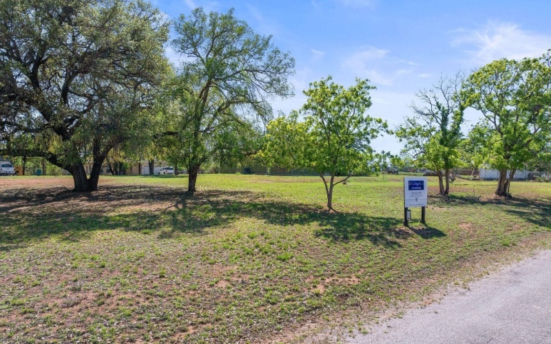 208 Norwood Drive, Granite Shoals, TX 78654, 4 Bedrooms Bedrooms, ,3 BathroomsBathrooms,Residential,For Sale,208 Norwood Drive,0,177017