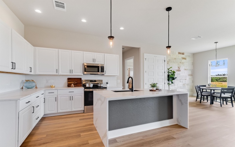 111 S Draper Lane, Bertram, TX 78605, 4 Habitaciones Habitaciones , ,2 BañosBaños,Residential,En Venta,111 S Draper Lane,0,177027