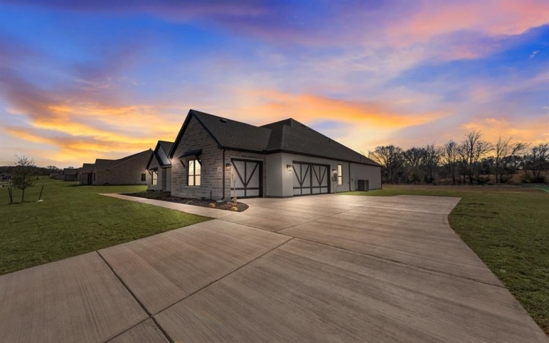 1030 Julian Drive, Van Alstyne, TX 75495, 4 Bedrooms Bedrooms, ,3 BathroomsBathrooms,Residential,For Sale,1030 Julian Drive,20699308