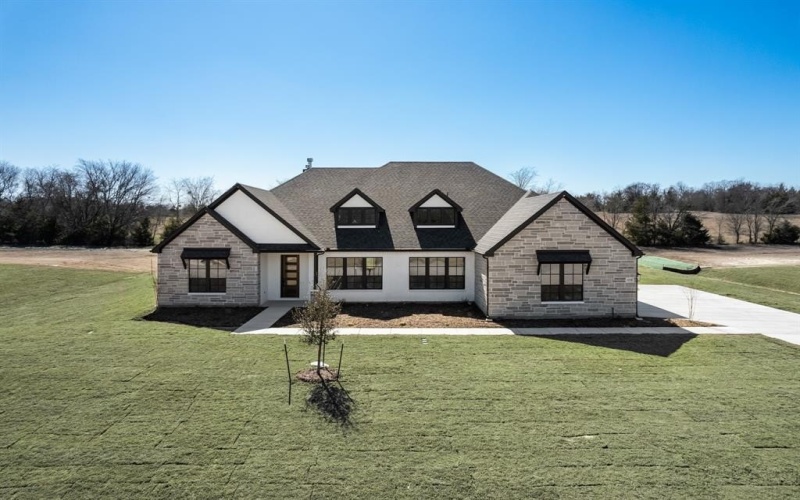 1030 Julian Drive, Van Alstyne, TX 75495, 4 Bedrooms Bedrooms, ,3 BathroomsBathrooms,Residential,For Sale,1030 Julian Drive,20699308