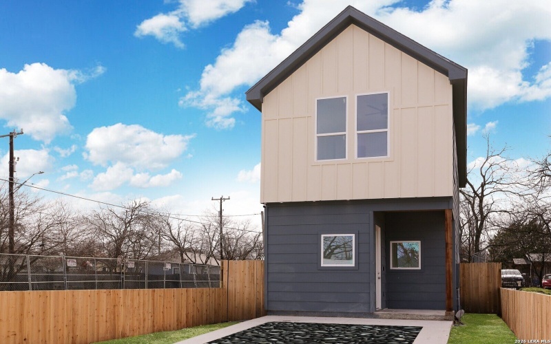 205 Toledo, San Antonio, TX 78203, 2 Habitaciones Habitaciones , ,2 BañosBaños,Residential,En Venta,205 Toledo,0,1948271