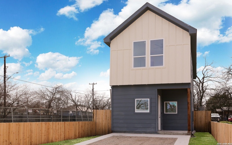 205 Toledo, San Antonio, TX 78203, 2 Habitaciones Habitaciones , ,2 BañosBaños,Residential,En Venta,205 Toledo,0,1948271