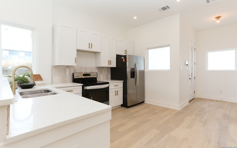 205 Toledo, San Antonio, TX 78203, 2 Habitaciones Habitaciones , ,2 BañosBaños,Residential,En Venta,205 Toledo,0,1948271