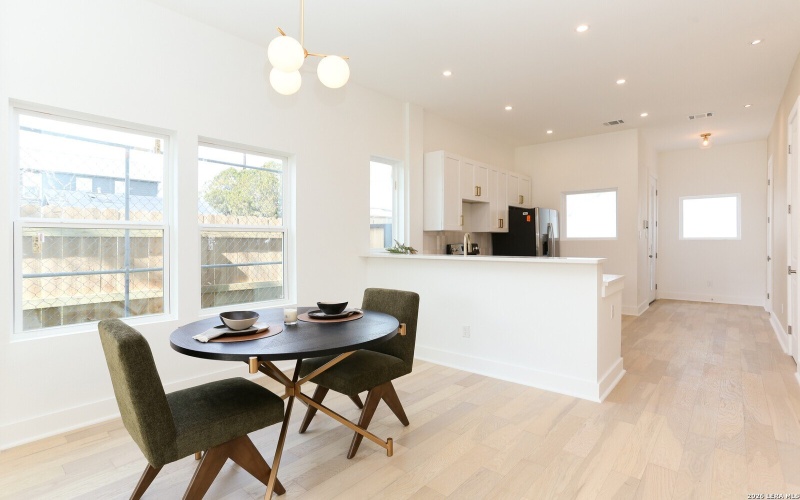 205 Toledo, San Antonio, TX 78203, 2 Habitaciones Habitaciones , ,2 BañosBaños,Residential,En Venta,205 Toledo,0,1948271