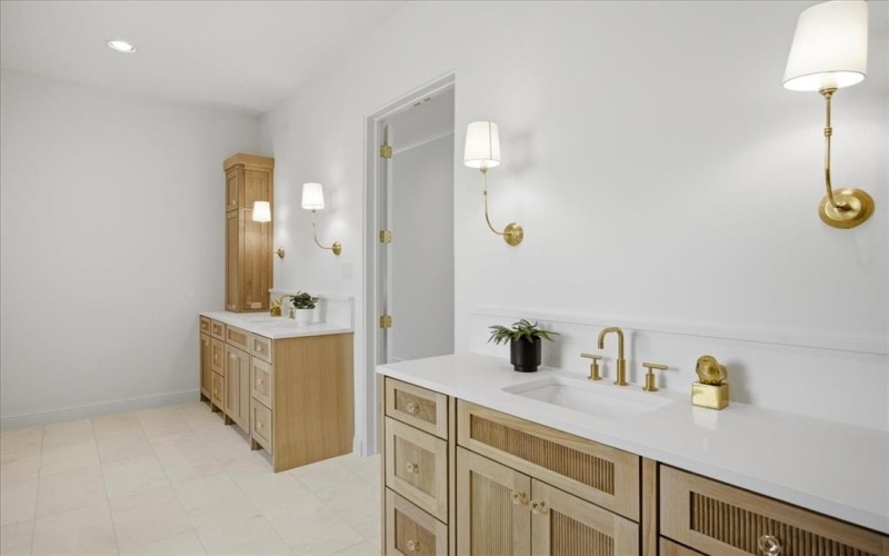 6804 Santa Maria Lane, Dallas, TX 75214, 5 Bedrooms Bedrooms, ,6 BathroomsBathrooms,Residential,For Sale,6804 Santa Maria Lane,0,21187064