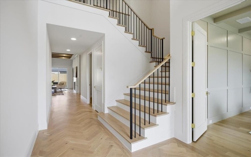 5043 Linnet Lane, Dallas, TX 75209, 4 Bedrooms Bedrooms, ,5 BathroomsBathrooms,Residential,For Sale,5043 Linnet Lane,0,21187084