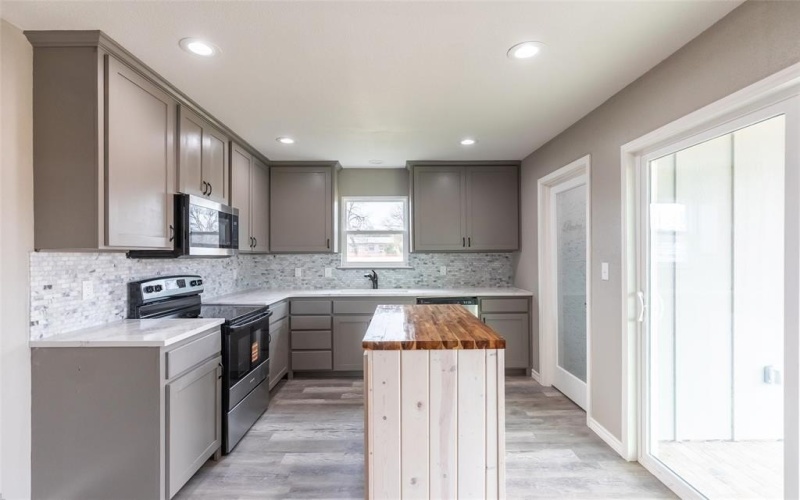 708 W 1st Street, Coleman, TX 76834, 3 Bedrooms Bedrooms, ,2 BathroomsBathrooms,Residential,For Sale,708 W 1st Street,0,21209180