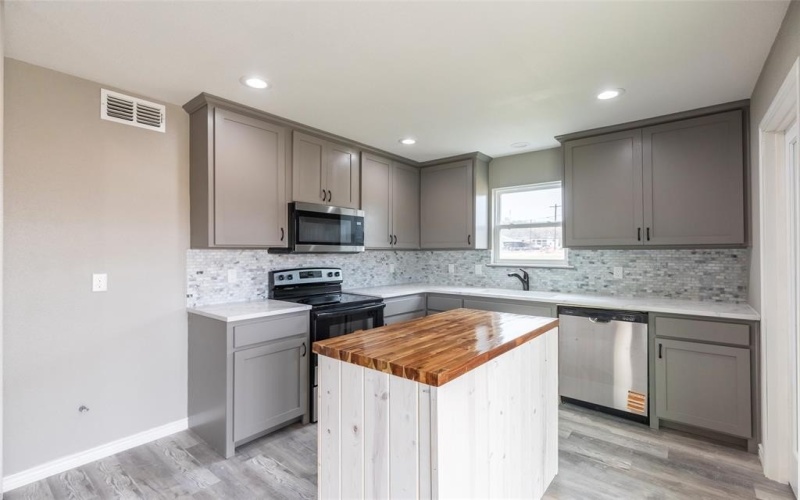 708 W 1st Street, Coleman, TX 76834, 3 Bedrooms Bedrooms, ,2 BathroomsBathrooms,Residential,For Sale,708 W 1st Street,0,21209180