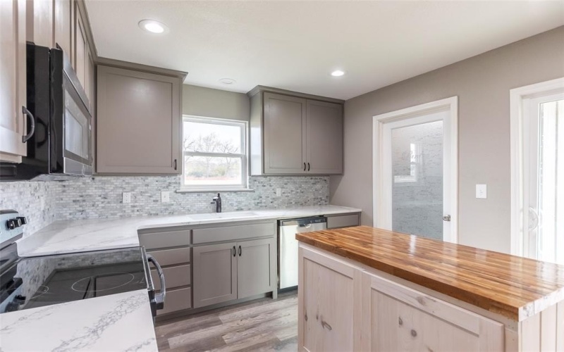 708 W 1st Street, Coleman, TX 76834, 3 Bedrooms Bedrooms, ,2 BathroomsBathrooms,Residential,For Sale,708 W 1st Street,0,21209180