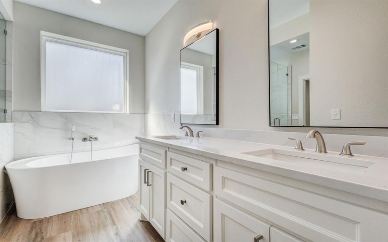 1625 Avenue D, Grand Prairie, TX 75051, 4 Bedrooms Bedrooms, ,2 BathroomsBathrooms,Residential,For Sale,1625 Avenue D,0,21210732