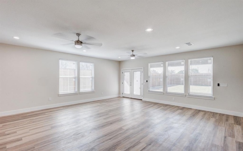 1625 Avenue D, Grand Prairie, TX 75051, 4 Bedrooms Bedrooms, ,2 BathroomsBathrooms,Residential,For Sale,1625 Avenue D,0,21210732