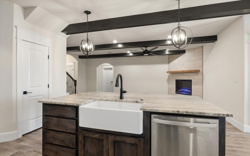 178 Valley View Street, Glen Rose, TX 76043, 5 Bedrooms Bedrooms, ,3 BathroomsBathrooms,Residential,For Sale,178 Valley View Street,0,21211039